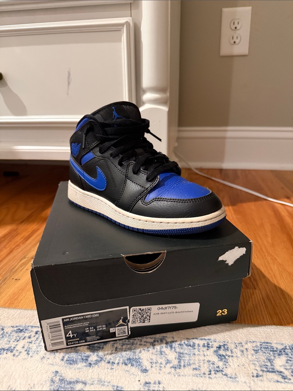 Jordan Air Jordan 1 Mid (GS) Black and Royal Blue Box Label
